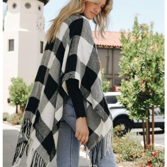 Oversized Plaid Poncho Size 51" x 63" Black, White and Gray - Picture 2 of 4